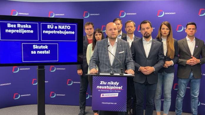 Tlačová konferencia strany Demokrati o bilbordovej kampani