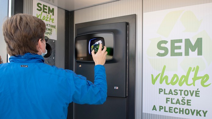 Automat na zálohovanie PET fliaš a plechoviek.