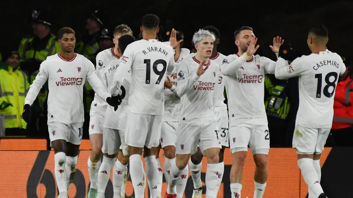 FA schválila britskému miliardárovi kúpu podielu v Manchestri United. V klube má jasnú ambíciu