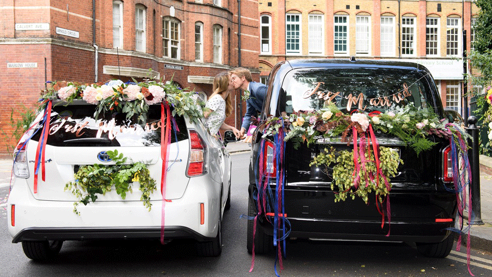 V Anglicku vymysleli nový bezpečnejší spôsob sobášov, tzv. drive-thru svadby.