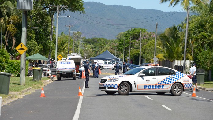 Osem mŕtvych detí a zranenú ženu objavila dnes austrálska polícia po príchode do domu v meste Cairns v štáte Queensland. 
