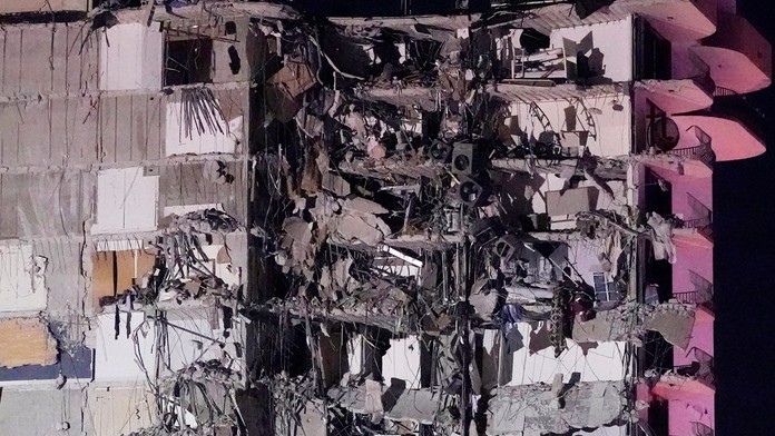 V Miami sa zrútila časť obytnej budovy.