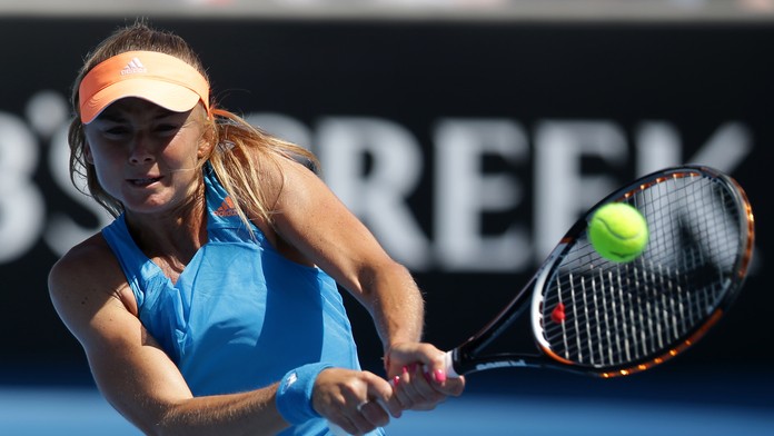 Slovenská tenistka Daniela Hantuchová odvracia loptičku Britke Heather Watsonovej v prvom kole grandslamového tenisového turnaja