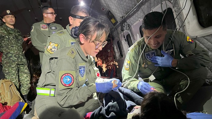 Prežili pád lietadla aj 40 dní v džungli. Súrodencov nasmerovali za záchranou posledné slová umierajúcej matky