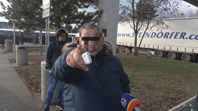 Jeden z podvodníkov.