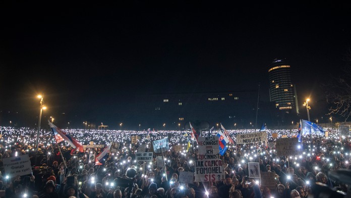 Kyjev poprel účasť na protivládnych protestoch. Fica obvinil zo snahy preniesť zodpovednosť za vlastné zlyhania