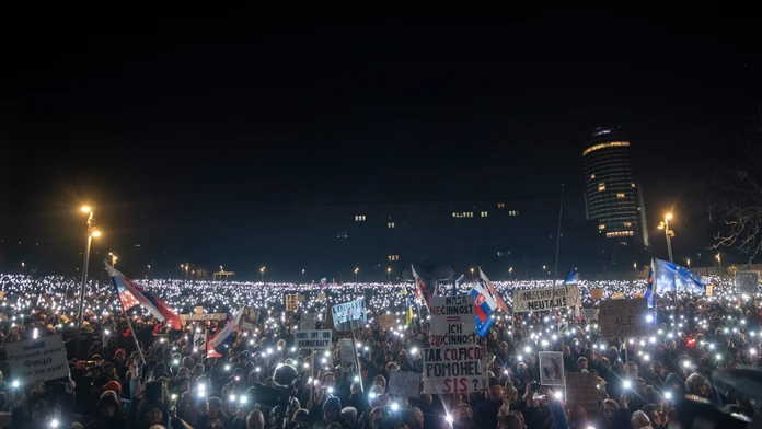 Kyjev poprel účasť na protivládnych protestoch. Fica obvinil zo snahy preniesť zodpovednosť za vlastné zlyhania