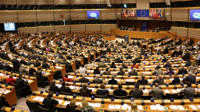 Európsky parlament vyzval slovenskú vládu na pokrok v ochrane práv LGBTIQ+ ľudí