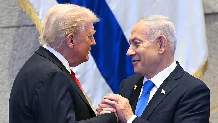 Trump vyzval izraelského prezidenta, aby udelil milosť Netanjahuovi