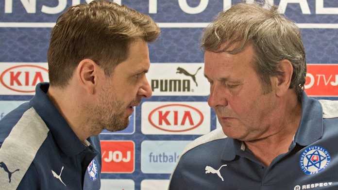 Tréner futbalovej reprezentácie Ján Kozák a jeho asistent Štefan Tarkovič.