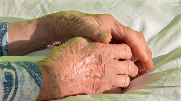 Ruky seniorky, ilustračná snímka. 