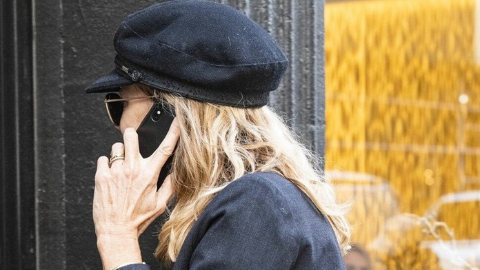 Meg Ryan s prsteňom na prstenníku