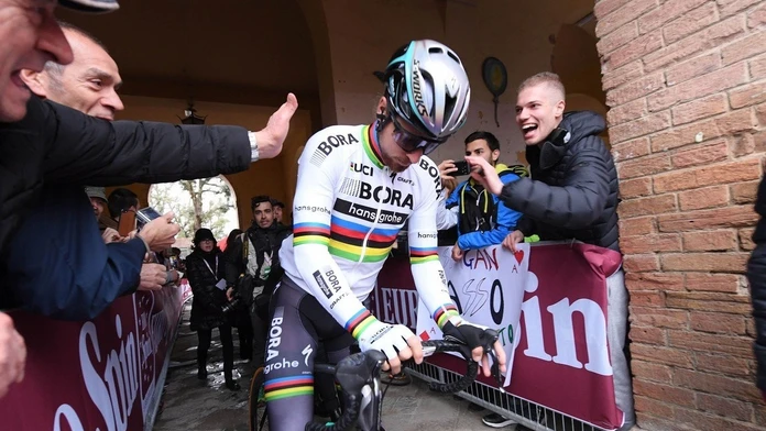 Peter Sagan pred štartom jednej z etáp Strade Bianche 2017.