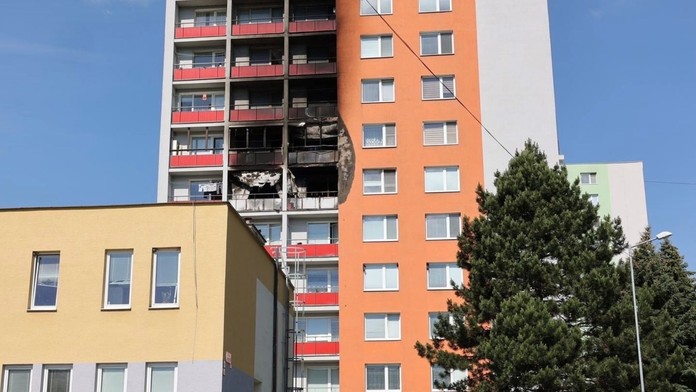 Padlo obvinenie v prípade požiaru v Handlovej, pri ktorom zomreli štyria ľudia. Zapríčinila ho séria zlých krokov