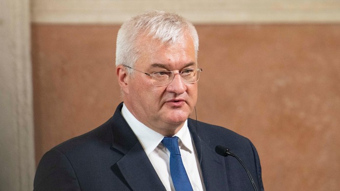 Maďarskí colníci zadržali Ukrajincov, ktorí prevážali desiatky miliónov dolárov a zlato. Kyjev hovorí o štátnom terorizme