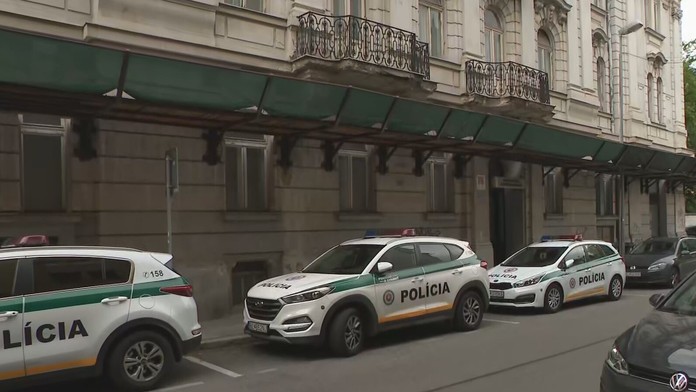 Telá v rozklade v byte v centre Bratislavy boli sestry. Vysokoškolsky vzdelané, jedna v strednom veku