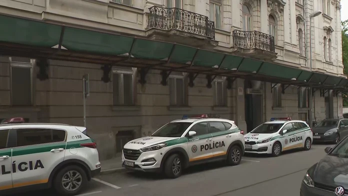 Telá v rozklade v byte v centre Bratislavy boli sestry. Vysokoškolsky vzdelané, jedna v strednom veku