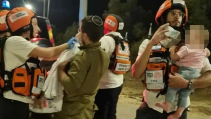 V dome zavraždeného mladého páru našli živé dvojičky. Rodičia ich stihli ukryť pred besnením Hamasu