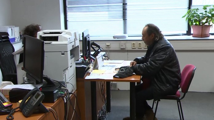 Štát nevie dostať niektorých ľudí do roboty. Prichádza s "riešením"