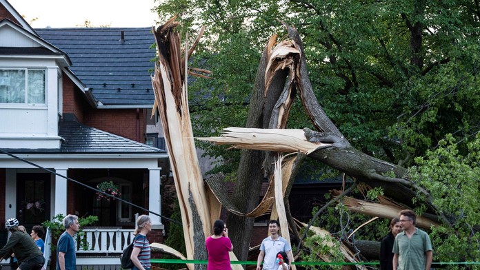 Silné búrky v Kanade si vyžiadali najmenej štyroch mŕtvych