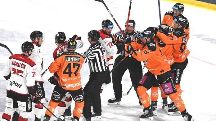 Košice odvrátili koniec sezóny. Poprad si zo Žiliny odváža mečbal