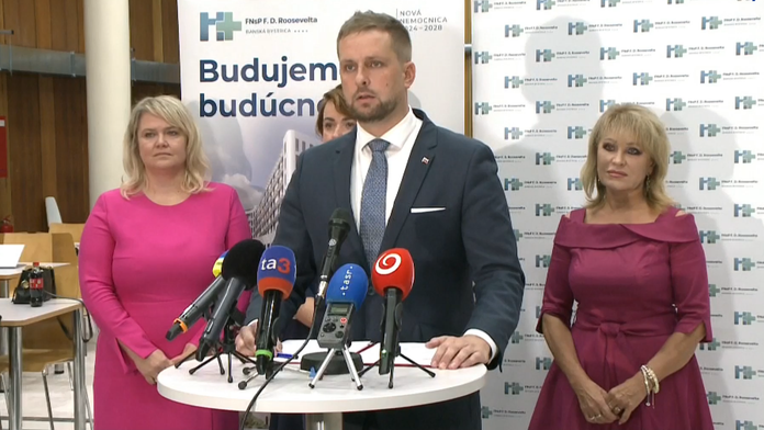 Minister zdravotníctva Šaško na tlačovej konferencií v Roosveltovej nemocnici v Banskej Bystrici