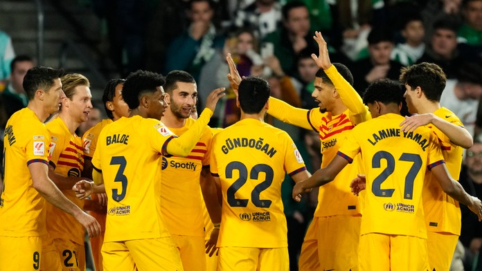 K výhre Barcelony hetrikom prispel Torres. Trojgólového strelca našla aj Girona, ktorá ostala na čele