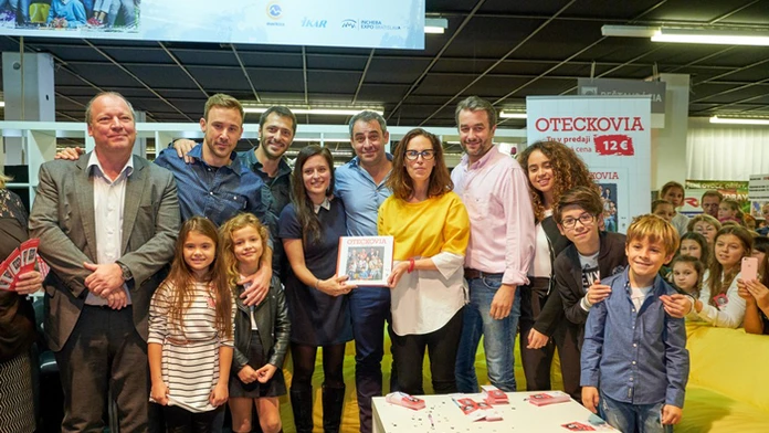 Hlavní predstavitelia seriálu TV Markíza Oteckovia a generálny riaditeľ TV Markíza Matthias Settele.