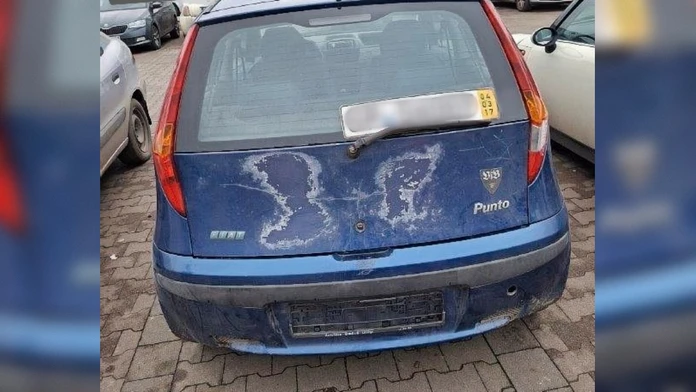 Jazdil s neplatným evidenčným číslom a bez vodičáku. 