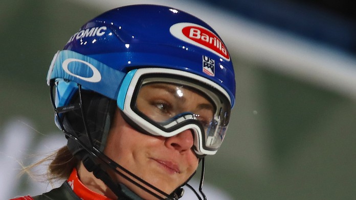 Alpská lyžiarka Petra Vlhová oslavuje triumf v slalome vo Flachau.