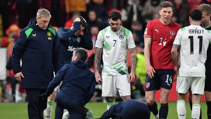 VIDEO: Desivý moment poznačil postup Česka. Ír po pár sekundách na trávniku upadol do bezvedomia