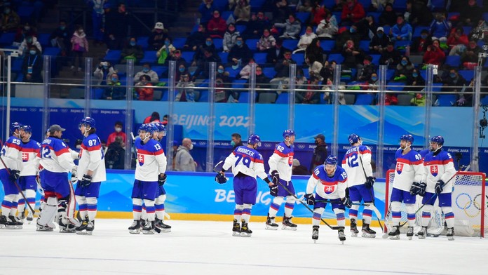 Dve tretiny sme do nich búšili. Tu sú reakcie smutných Slovákov po prehre s Fínmi