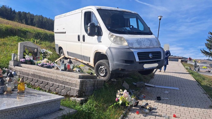 Muža prešla dodávka