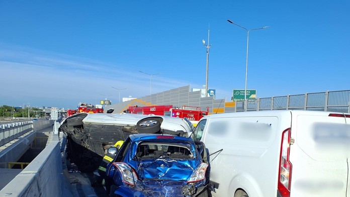 Reťazová nehoda pri Bratislave.