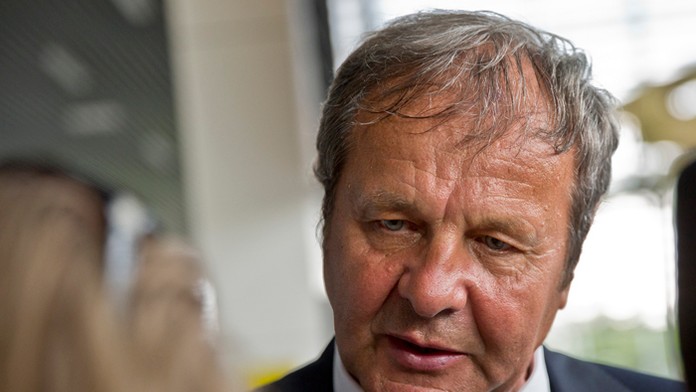 Tréner slovenskej futbalovej reprezentácie Ján Kozák pred odchodom na ME.