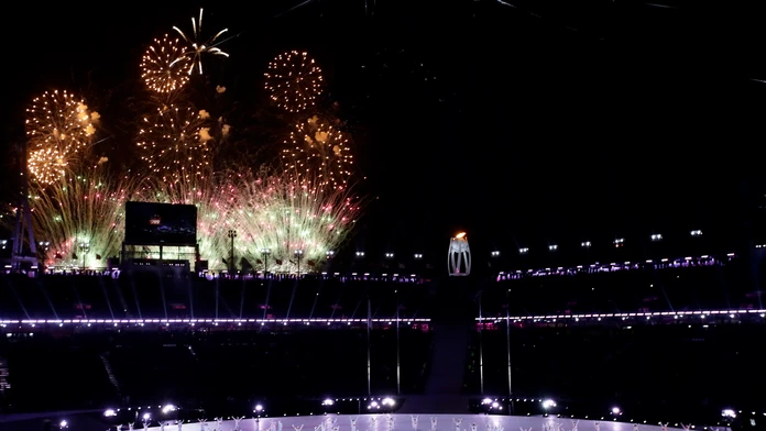 Zatvárací ceremoniál zimnej olympiády. 