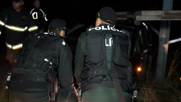 Matúš a jeho brat môžu hovoriť o šťastí. Autom vleteli pod billboard