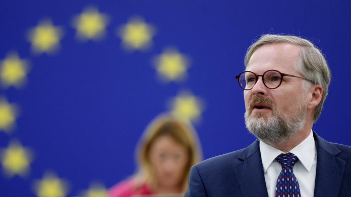 Vláda českého premiéra Fialu prežila hlasovanie o vyslovení nedôvery