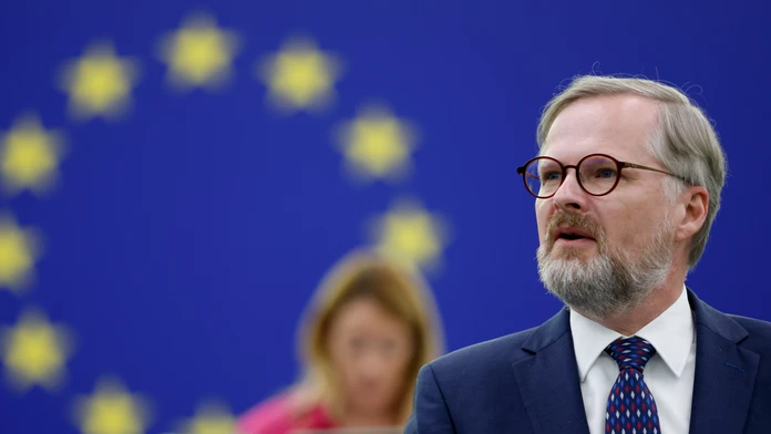 Vláda českého premiéra Fialu prežila hlasovanie o vyslovení nedôvery