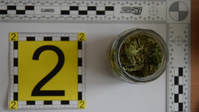 Muž si drogy zabezpečoval prostredníctvom kuriéra.