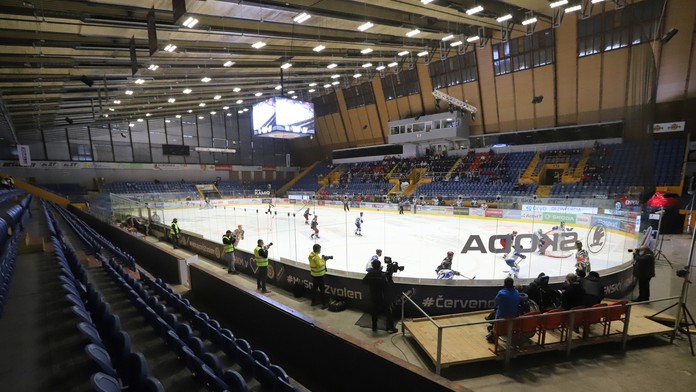 Športový experiment na hokejovom štadióne vo Zvolene.