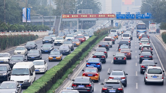 Saúl Ňíguez z Atlética Madrid oslavuje gól v prvom osemfinále LM proti Liverpoolu.