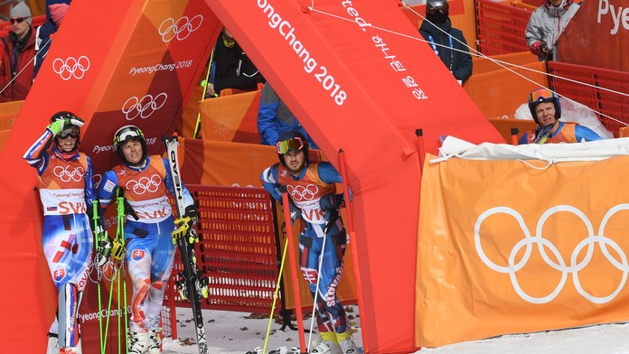 Na snímke zľava Petra Vlhová, Veronika Velez-Zuzulová, Andreas Žampa a Adam Žampa počas paralelného slalomu na ZOH 2018.