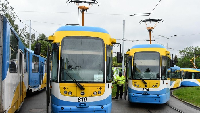 Odstavené autobusy na sídlisku Ťahanovce v Košiciach.