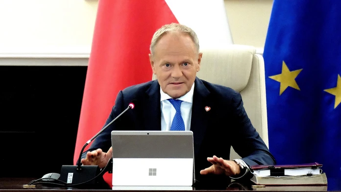 Požiar v závode na súčiastky do dronov bol podľa Tuska sabotážou. Ruské hybridné aktivity sa stupňujú