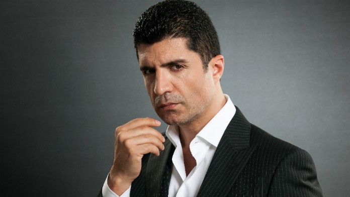 Kúsok zo mňa - Kahraman (Özcan Deniz)