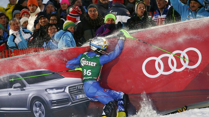 Adam Žampa sa od radosti hodil do nafukovacích zábran v cieli.