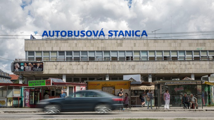 Autobusová stanica Mlynské nivy.