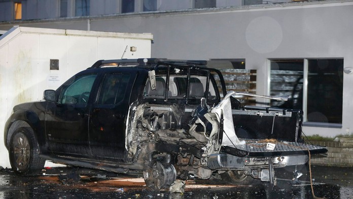 Vrak auta po výbuchu vo švédskom meste Malmö