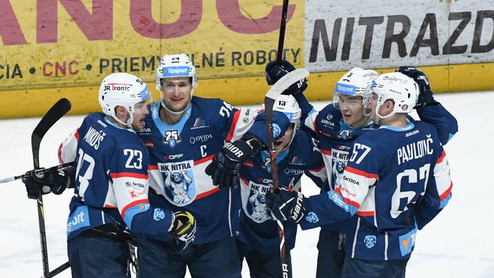 Gólová radosť hráčov Nitry v prvom zápase štvrťfinále proti Novým Zámkom.
